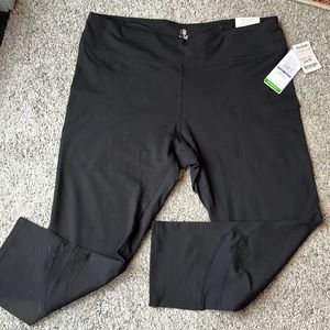 Black Gaiam cropped yoga pants